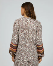 Load image into Gallery viewer, HONEY FLORAL SHIRT
