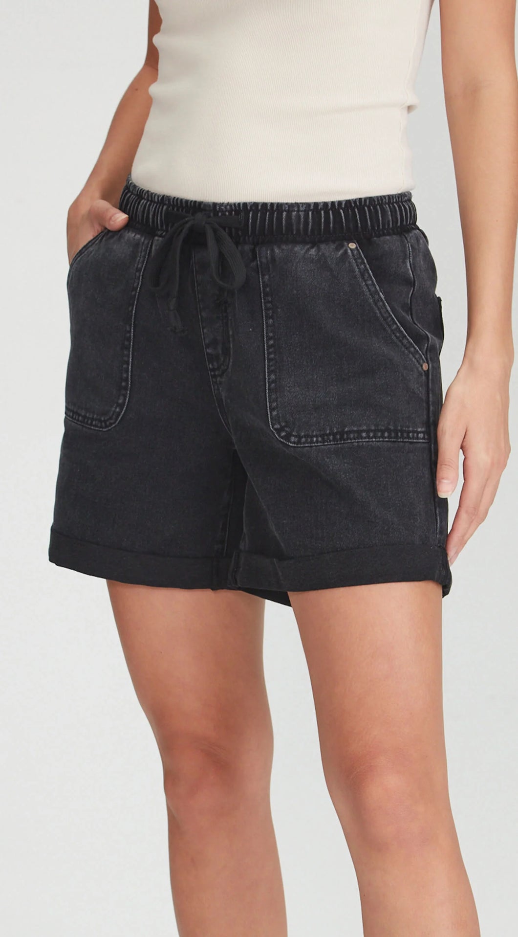 MAGGIE SHORT - BLACK